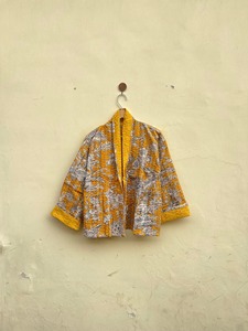 Chaqueta Kimono Corta Acolchada Kantha Hecha a Mano: Bata de Algodón con Estampado Floral - Product Image 5