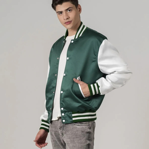 Chaqueta Varsity de Satén Premium para Hombre – Chaqueta Bomber Clásica con Cuello y Puños Acanalados a Rayas y Cierre de Botones a Presión - Product Image 3