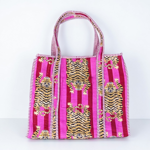 Bolso Tote de Algodón Acolchado con Estampado de Tigre Rosa, Bolso de Hombro de Tela Acolchada Hecho a Mano con Ribete en Contraste, el Mejor Bolso de Compras para Mujer - Product Image 1