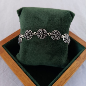 Pulsera de Plata de Ley 925 Vintage con Cuentas Florales, Acabado Oxidado, Sin Piedras Preciosas, Estilo Romántico, Regalo Diario para Mujer - Product Image 1