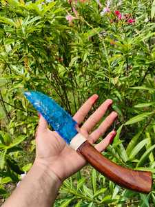 Cuchillo de Obsidiana con Punta de Flecha de Cristal Azul Agua, Mango de Madera Tallado, Personalizado, Hecho a Mano, Arte Coleccionable, Decoración de Cristal - Product Image 6