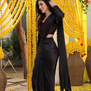 ผ้าส่าหรีจับจีบสีดำ | เสื้อผ้าส่าหรีแบบมีผ้าแวววาวดีไซน์สวยสง่าพร้อมสวมใส่สำหรับปาร์ตี้ตอนเย็นส่าหรีแบบขูดสำหรับฤดูร้อน - Product Image 1