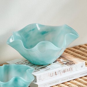Modern Stylish Resin Bowl and Vase Set with Scalloped Design Food Safe Serving Bowl for Salad <b>Pasta</b> Snacks and Tabletop Decor - Product Image 6
