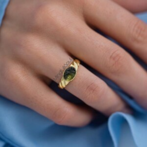 Anillo de Moldavita Natural Certificado de Grado A, Chlum, República Checa |   Joyería de Plata de Ley 925 |    Anillo de Moldavita Chapado en Oro Rosa - Product Image 4