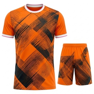 Maillot de football personnalisé avec transfert thermique et short assorti, en polyester respirant, tenue d'équipe, fabrication OEM, toutes saisons - Product Image 1