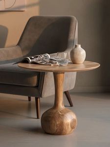 Table d'appoint en bois artisanale traditionnelle reflétant les techniques de menuiserie héritées et l'attrait d'un design intemporel - Product Image 5