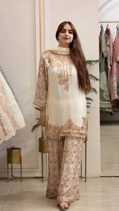 Ensemble prêt-à-porter entièrement cousu en faux georgette avec broderies et sequins de créateur, comprenant un haut, une jupe et un dupatta. - Product Image 4