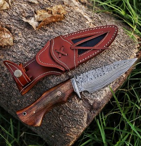 Cuchillo de Caza de Acero de Damasco con Mango de Madera, Hoja de Punta Caída, Funda de Cuero, 1 Pieza - Product Image 6