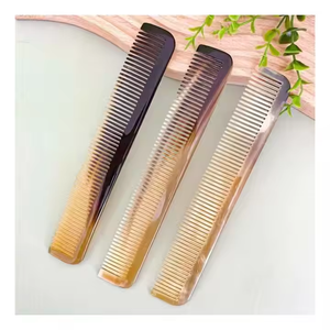 Peine de cuerno de búfalo negro con dientes grandes para barba y cabello, producto de Crescent Crafts Natural Crafts - Product Image 1