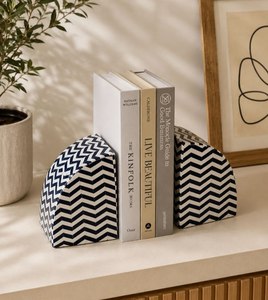Sujetalibros de Resina de Alta Calidad con Patrón de Chevron, Rayas Blancas y Negras, Decorativos para Estantes, Mesas, Hogar y Oficina - Product Image 3