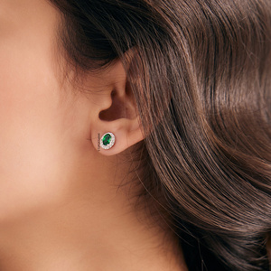 Boucles d'oreilles clous en pierre précieuse ovale verte taille émeraude en or 10K, 14K, 18K et argent 925 ou 935, sertissage clos, bijoux classiques pour femme - Product Image 2