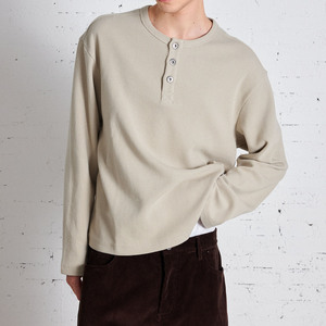 เสื้อสเวตเตอร์ถักแขนยาวสีเบจสำหรับผู้ชาย ทรงปกติ สวมใส่สบาย สีพื้น เหมาะสำหรับฤดูใบไม้ร่วง - Product Image 1