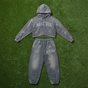 Conjunto de Sudadera Corta Gris con Lavado Ácido y Pantalones Jogger de Pierna Ancha para Mujer, con Detalles Tachonados, de Algodón y Felpa, Venta al por Mayor OEM - Product Image 5