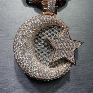 Pendentif étoile et lune serti de moissanite VVS personnalisée en argent 925, bijoux hip-hop certifiés diamant, prix fabricant - Product Image 1
