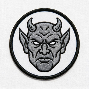 Parche Termoadhesivo Bordado a Máquina con Cabeza de Águila Negra Personalizada, Logotipo Táctico de Halcón, Emblema al por Mayor para Coser en Chaquetas y Gorras - Product Image 4