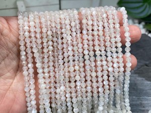 ลูกปัดมูนสโตนสีขาวธรรมชาติทรงกลมเหลี่ยมเพชรพลอยขนาด 2 มม. 3 มม. 4 มม. ลูกปัดพลอยขนาดเล็กสำหรับทำสร้อยข้อมือ สร้อยคอ DIY เครื่องประดับ - Product Image 5