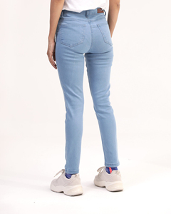 Pantalones Vaqueros Elásticos de Mezclilla para Mujer al por Mayor, Jeans Ajustados de Cintura Alta Azul Claro con Diseño de Bolsillos, Estilo Elegante y Ajuste Delgado - Product Image 2