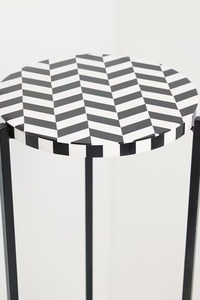 Pot de fleurs écologique en bois grainé et nacre avec pieds métalliques modernes pour une utilisation en intérieur/extérieur - Product Image 2