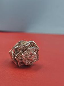 Bague Fleur en Grappe Plaqué Or Rose et Rhodium pour Femme et Unisexe, Bijou de Fiançailles, Mariage, Fête, Sertie de Griffes en Argent Sterling 925 - Product Image 6