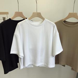 T-shirt ample et sexy pour femme, col rond, manches courtes, sans dos, en polyester, imprimé vintage, boutonné, écologique, style coréen, été 2026 - Product Image 3