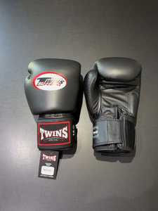 นวมมวยไทย MMA หนังวัวแท้ ทำมือ แบบรัดตีนตุ๊กแก ป้องกันนิ้วมือเต็มรูปแบบ ระบายความชื้น สำหรับผู้ใหญ่ - Product Image 4