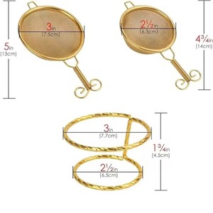 Utensilios de cocina antiguos y únicos, colador de metal dorado con malla fina y mango decorativo para uso en la cocina. - Product Image 3