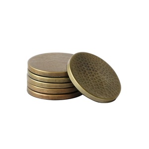 Paquete de 4 Posavasos Redondos de Cobre Martillado, Protectores de Mesa de Acero Inoxidable, Decoración para Mesas de Comedor, Cocinas y Cafeterías - Product Image 3