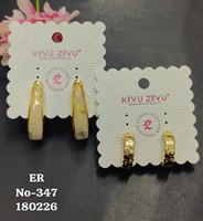 Anting-anting stud berlapis emas premium dari baja tahan karat dengan berlian Amerika dan mutiara |   Perhiasan Pernikahan Wanita Geometris Trendi Grosir