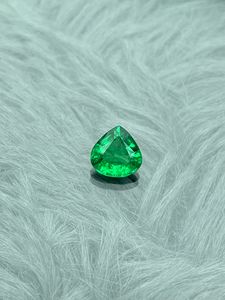 Esmeralda de Rajastán de Corte Corazón, 1.45 Quilates, Calidad AAA+, Natural, Sin Tratar, Verde Intenso, Certificada por IGI, STARSGEM, para Joyería - Product Image 1