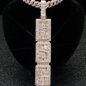 AMBER JEWELS Collar con Colgante de Jesús Unisex Chapado en Oro de 18K con Diamantes Naturales de Corte Brillante Estilo Hiphop para Uso Diario - Product Image 1