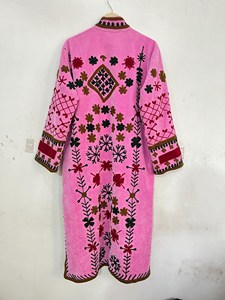 เสื้อแจ็คเก็ตซูซานีกำมะหยี่ปักลายดอกไม้สีชมพูสุดหรูสำหรับผู้หญิง คอตั้ง แขนยาว สไตล์โบฮีเมียน เสื้อคลุมสำหรับฤดูใบไม้ร่วง - Product Image 4