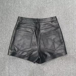 Shorts en cuir de mouton pour femme, taille mi-haute, coupe ajustée, respirants, style streetwear décontracté, avec ceinture personnalisable - Product Image 3