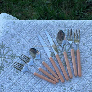 Ensemble de couverts en métal poli miroir avec manches en bois, contact alimentaire sûr, couverts de haute qualité, fournitures de couverts pour hôtels - Product Image 2