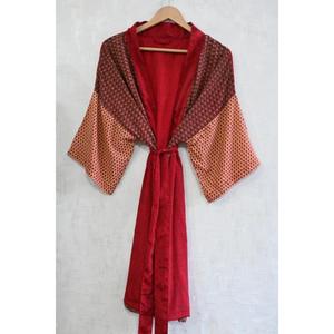 Kimono de Seda Indio Hecho a Mano para Mujer, Talla Grande, Transpirable, Estampado Floral Otoñal, Ropa de Dormir, Bata de Estar por Casa, Regalo para Ella - Product Image 1