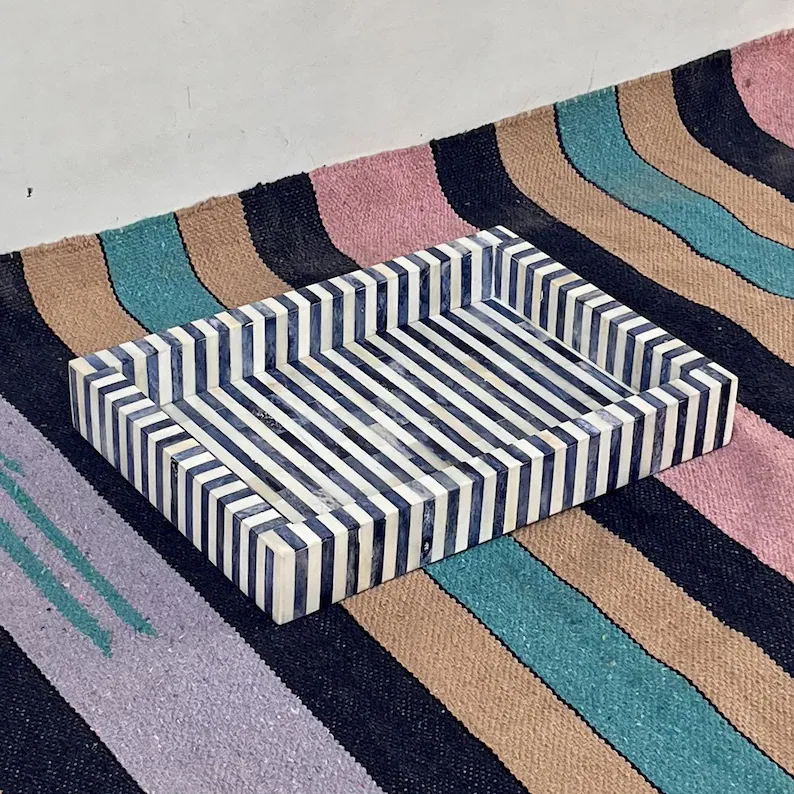 IDENTIQUE À L'IMAGE