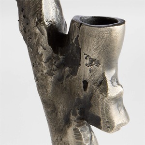 Porte-bougie rustique en métal bronze à trois bras coniques, idéal pour la décoration intérieure naturelle et l'éclairage de table - Product Image 5