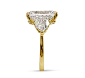 Bague de mariage en or jaune 18 carats avec diamant de laboratoire certifié IGI, taille Radiant, 7,00 carats - Product Image 1