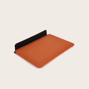 Funda Personalizable y Duradera para Laptop MacBook Air de Cuero Genuino con Logotipo Personalizado, Set de Escritorio LS-0262 - Product Image 4