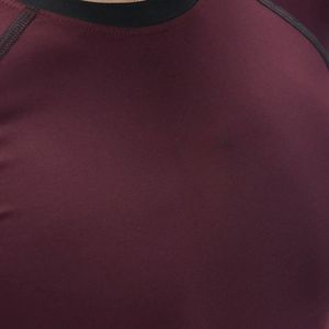 T-shirt de compression athlétique pour homme bordeaux à manches courtes, col rond, coupe ajustée, pour le sport, l'entraînement et la performance en salle de sport - Product Image 3