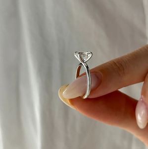 Anillo de Compromiso Solitario con Diamante Cultivado en Laboratorio de Corte Ovalado de 2 Quilates, Chapado en Oro Rosa, Joyería de Lujo para Novia, Regalo para Ella - Product Image 5