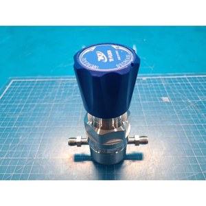 Pressostat haute pureté TKC S4RG1-SW-2B35 S4RG1-SW-2B22, utilisable comme pièce détachée pour équipement semi-conducteur d'époque - Product Image 6