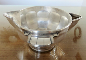 Salsera Clásica de Metal Pulido con Dos Asas, Tazón Festoneado y Boquilla para Servir, Accesorios de Comedor para el Hogar, Molde de Acero Inoxidable - Product Image 6