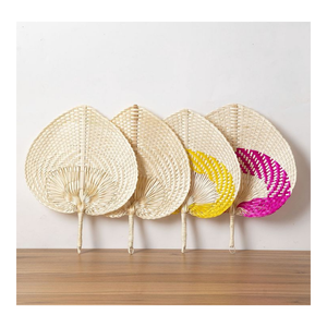 Abanico de Hoja de Palma Tejido a Mano en Vietnam, Abanico Natural Sostenible para Hoteles, Resorts, Eventos Culturales, Tiendas de Regalos y Compras Internacionales - Product Image 2