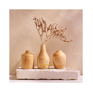 Vase en bois artisanal fabriqué à partir de bois massif naturel pour la décoration de la maison et l'aménagement intérieur - Product Image 3