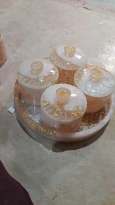 Ensemble de plateaux à bijoux en résine dorée avec couvercle et bol, forme de fleur, plateau de service décoratif, décoration d'intérieur, artisanat artistique - Product Image 3