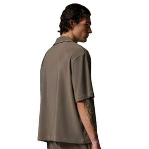 Chemise Homme Côtelée Boutonnée Manches Courtes Coupe Décontractée Été Couleur Unie Fourniture en Gros OEM - Product Image 6