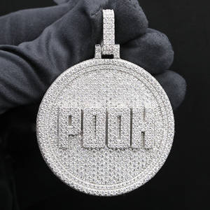 Colgante de Lujo Hip Hop Chapado en Oro con Aleación y Circonitas Cúbicas, Diseño de Icono Real - Product Image 3