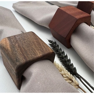 Anillo para Servilletas de Madera Maciza Geométrica de Alta Calidad, Moderno Porta Servilletas de Madera para Decoración de Mesa de Comedor en Bodas, Hoteles y Restaurantes - Product Image 1