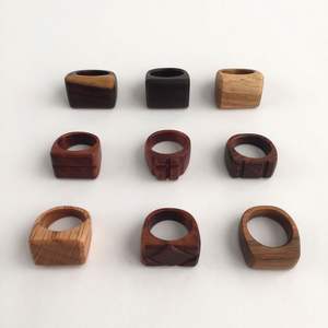 Anillo de Dedo de Resina de Madera Estilo Contemporáneo para Moda, Producto Artesanal Hecho a Mano - Product Image 4