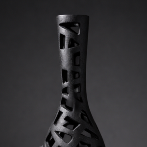 Vase à fleurs moderne en aluminium moulé, fait main, motif treillis creux, pot créatif en maille noire mate, vase haut abstrait, décoration de luxe pour la maison et le bureau - Product Image 6